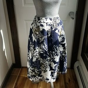 NWT Skirt W/ Pockets